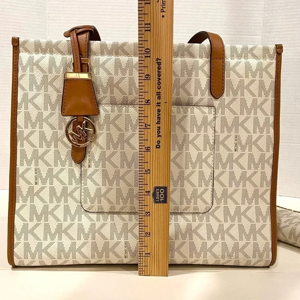LIKE NEW - Michael Kors Darien Travel Tote Vanilla Acorn w/ Wallet